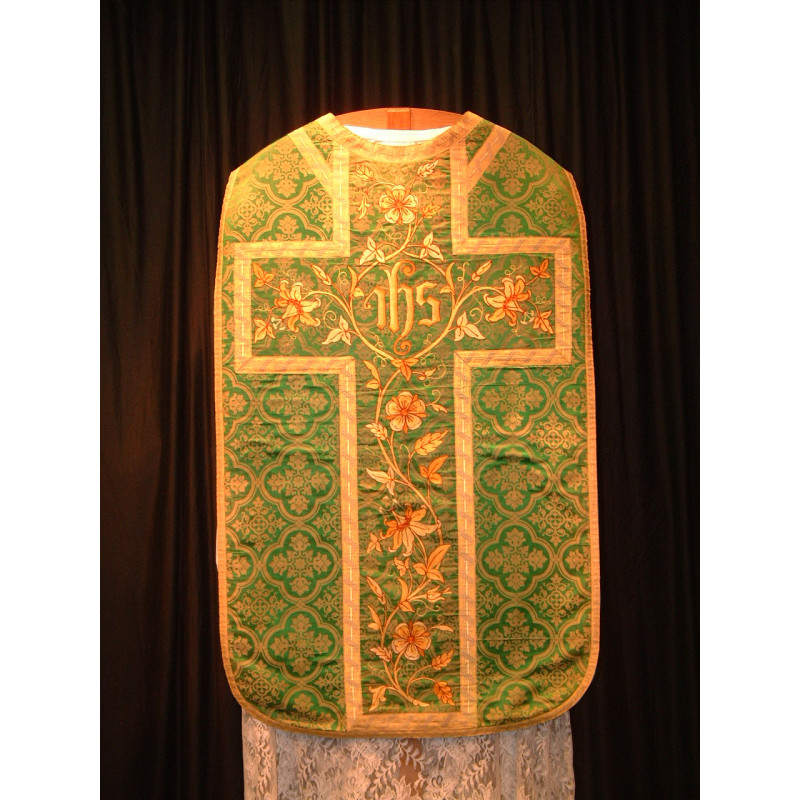 Green demask chasuble with embroidered flowers
